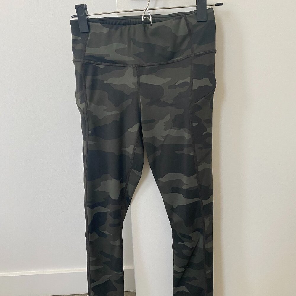 Athleta, Ultimate Stash Pocket Camo 7/8 Tight, Size XS